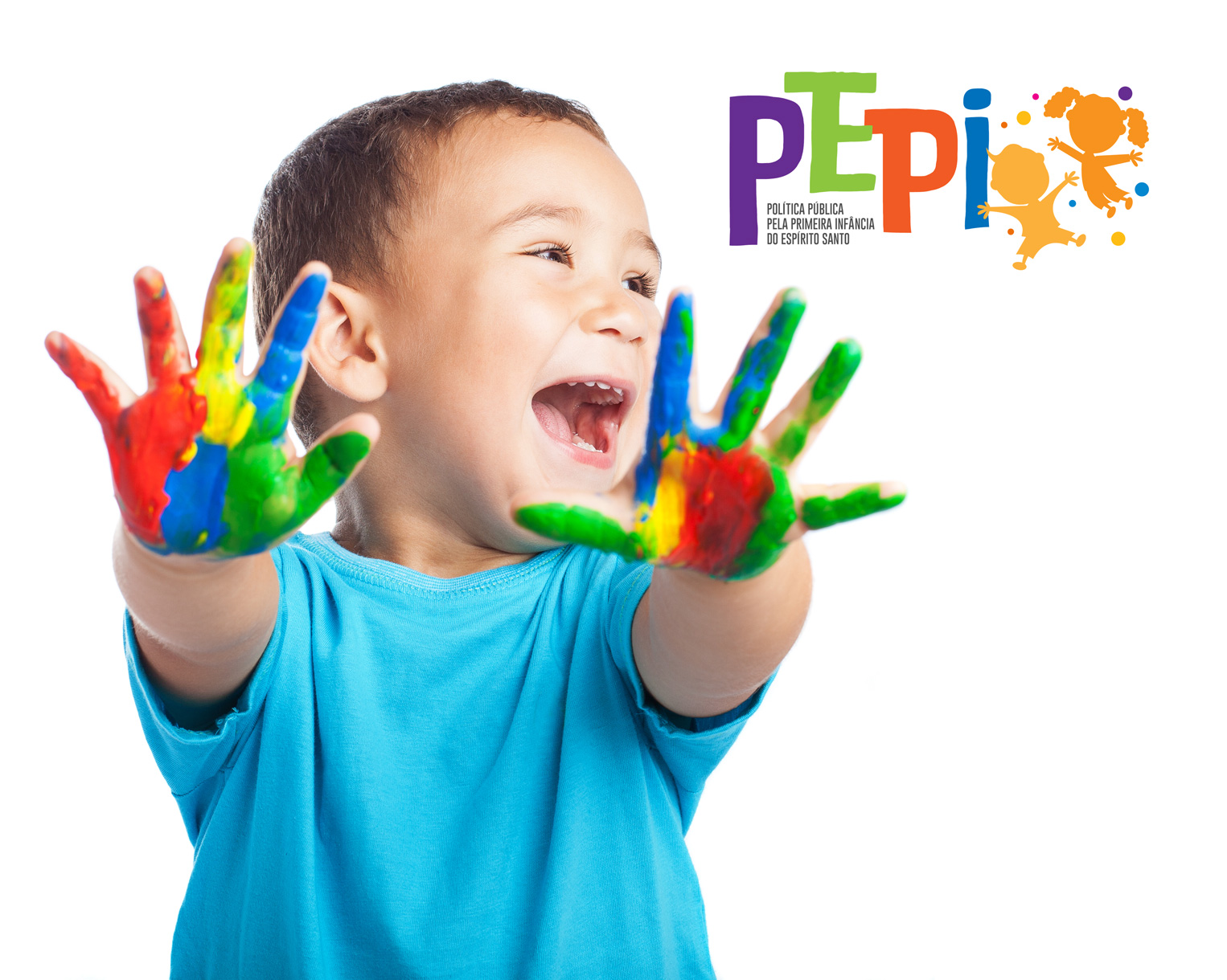 little-boy-with-hands-full-paint-with-open-mouth-1|||Fotógrafo:Freepik.com